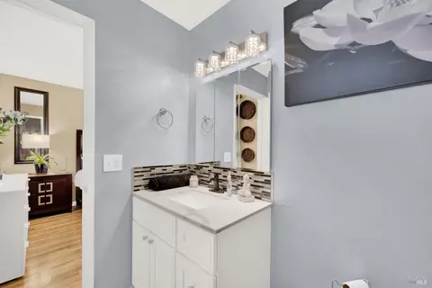 Bath - 1798 Barton Dr, Fairfield, CA 94534 photo 2 of 3