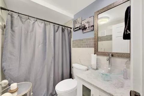 Bath - 1798 Barton Dr, Fairfield, CA 94534 photo 3 of 3