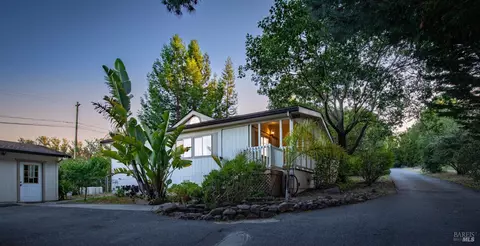 5509 Braehurst Ln, Sebastopol, CA 95472