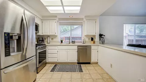 Kitchen - 504 White Ash Ct, Windsor, CA 95492 photo 1 of 5