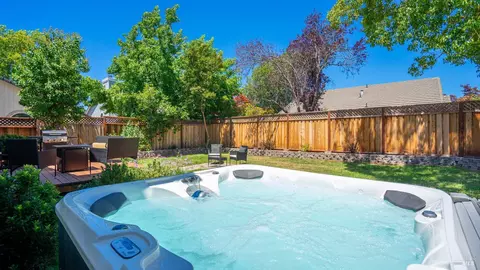 Exterior - 504 White Ash Ct, Windsor, CA 95492 photo 7 of 11