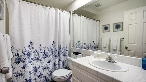 Bath - 504 White Ash Ct, Windsor, CA 95492 photo 1 of 3