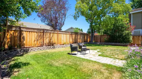 Exterior - 504 White Ash Ct, Windsor, CA 95492 photo 4 of 11