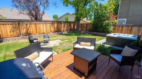 Exterior - 504 White Ash Ct, Windsor, CA 95492 photo 2 of 11