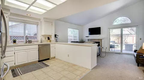 Kitchen - 504 White Ash Ct, Windsor, CA 95492 photo 2 of 5