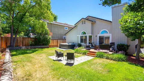 Exterior - 504 White Ash Ct, Windsor, CA 95492 photo 5 of 11