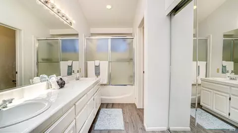 Bath - 504 White Ash Ct, Windsor, CA 95492 photo 2 of 3