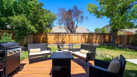 Exterior - 504 White Ash Ct, Windsor, CA 95492 photo 3 of 11