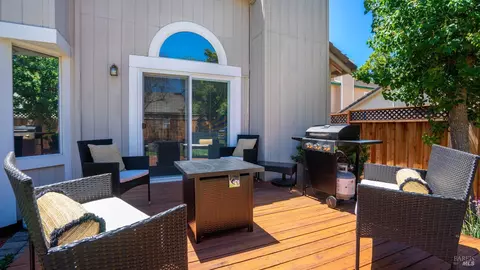 Exterior - 504 White Ash Ct, Windsor, CA 95492 photo 8 of 11
