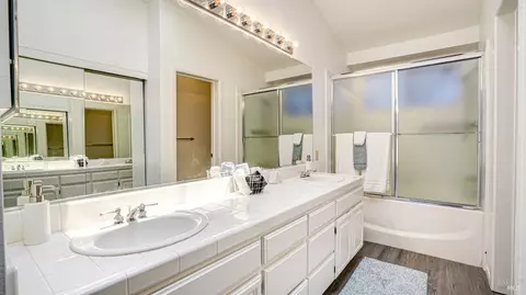 Bath - 504 White Ash Ct, Windsor, CA 95492 photo 3 of 3