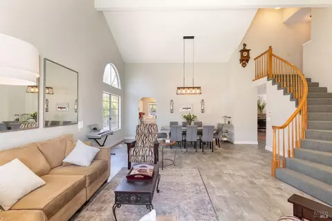 Living - 9819 Rosina Ct, Windsor, CA 95492 photo 2 of 4