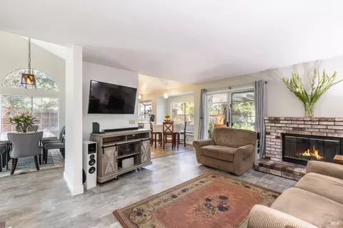 Living - 9819 Rosina Ct, Windsor, CA 95492 photo 3 of 4