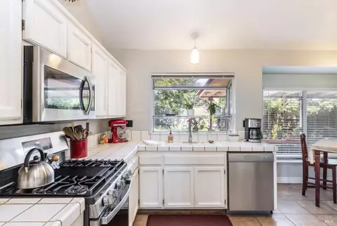 Kitchen - 9819 Rosina Ct, Windsor, CA 95492 photo 3 of 4