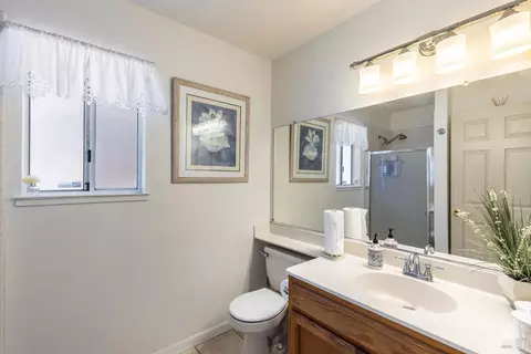 Bath - 9819 Rosina Ct, Windsor, CA 95492 photo 1 of 3