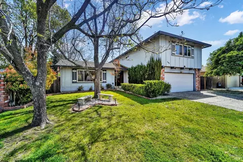 167 Midvale Dr, Vacaville, CA 95687