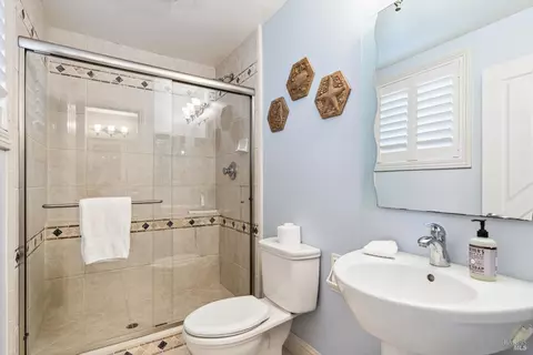Bath - 565 Oceana Dr, Dillon Beach, CA 94929 photo 5 of 6