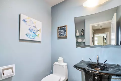 Bath - 565 Oceana Dr, Dillon Beach, CA 94929 photo 3 of 6