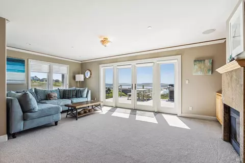 Living - 565 Oceana Dr, Dillon Beach, CA 94929 photo 4 of 6