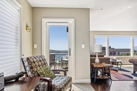 Living - 565 Oceana Dr, Dillon Beach, CA 94929 photo 3 of 6