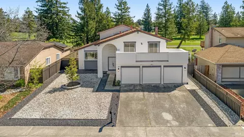 215 Fauna Ave, Rohnert Park, CA 94928