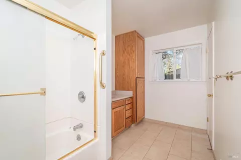 Bath - 1001 E Macarthur St, Sonoma, CA 95476 photo 3 of 3