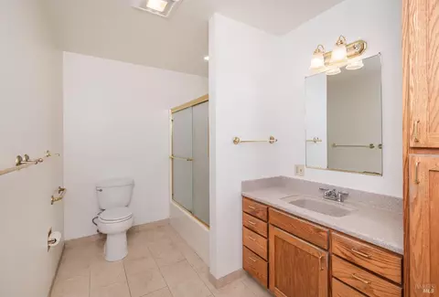 Bath - 1001 E Macarthur St, Sonoma, CA 95476 photo 2 of 3