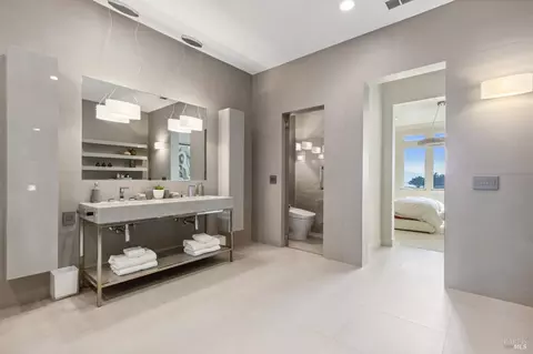 Bath - 2 Waterline Pl, Richmond, CA 94801 photo 1 of 7