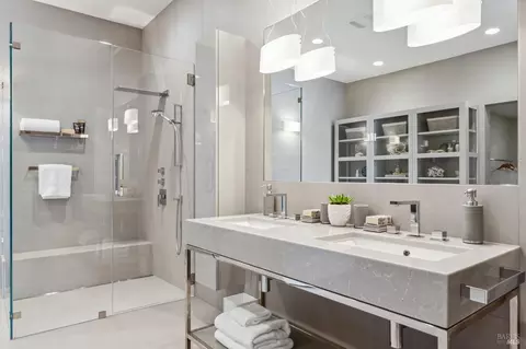 Bath - 2 Waterline Pl, Richmond, CA 94801 photo 3 of 7