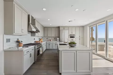 Kitchen - 2 Waterline Pl, Richmond, CA 94801 photo 1 of 7