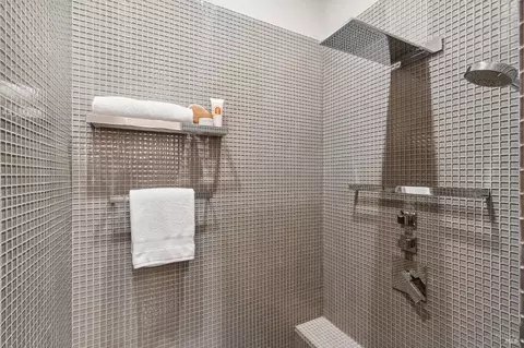 Bath - 2 Waterline Pl, Richmond, CA 94801 photo 6 of 7