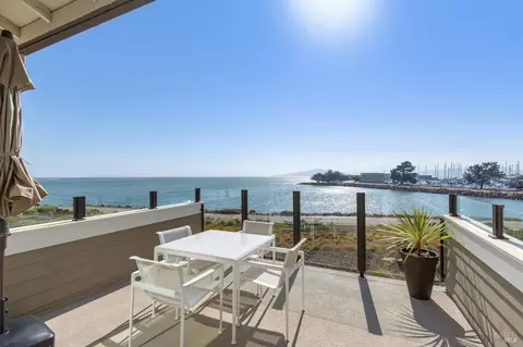 Exterior - 2 Waterline Pl, Richmond, CA 94801 photo 4 of 12