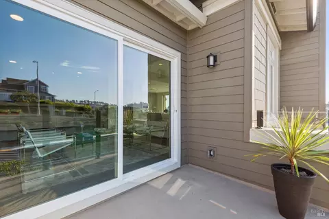 Exterior - 2 Waterline Pl, Richmond, CA 94801 photo 7 of 12
