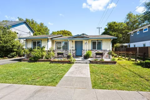 216 2nd St, Healdsburg, CA 95448