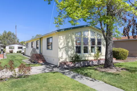1515 Royal Oak Dr, Petaluma, CA 94954