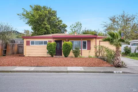 832 E Santa Barbara Dr E, Santa Rosa, CA 95404
