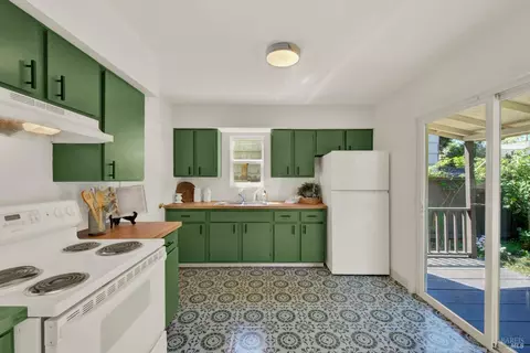 Kitchen - 563 Annette Ave, Vallejo, CA 94591 photo 1 of 2