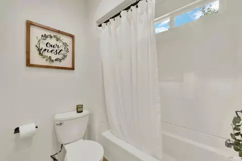 Bath - 563 Annette Ave, Vallejo, CA 94591 photo 3 of 4