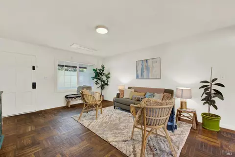 Living - 563 Annette Ave, Vallejo, CA 94591 photo 2 of 5