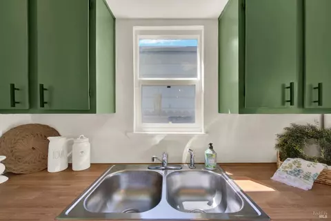 Bath - 563 Annette Ave, Vallejo, CA 94591 photo 1 of 4