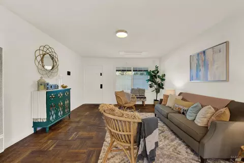 Living - 563 Annette Ave, Vallejo, CA 94591 photo 3 of 5