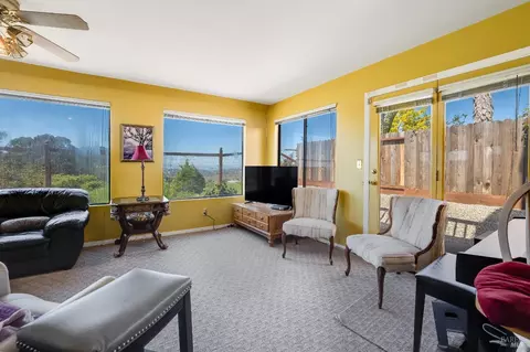Living - 425 Southport Way, Vallejo, CA 94591 photo 10 of 10