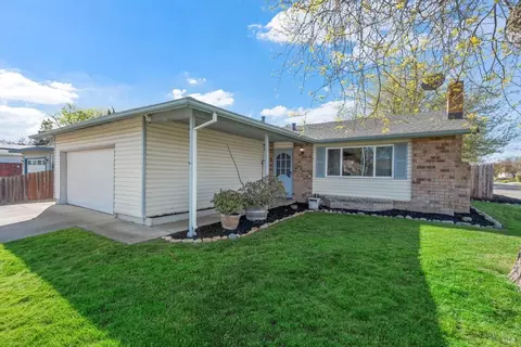 1035 Woodvale Dr, Dixon, CA 95620