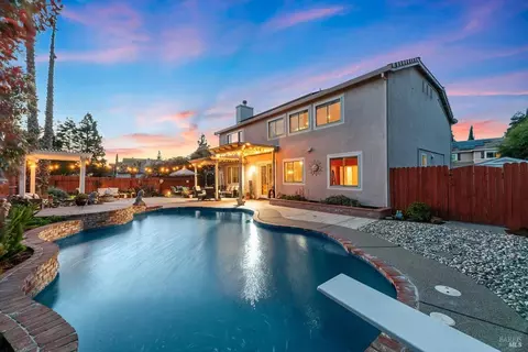 801 Summerbreeze Dr, Vacaville, CA 95687