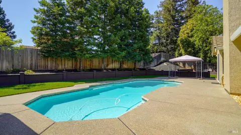 Exterior - 642 Cougar Ct, Vacaville, CA 95688 photo 13 of 17