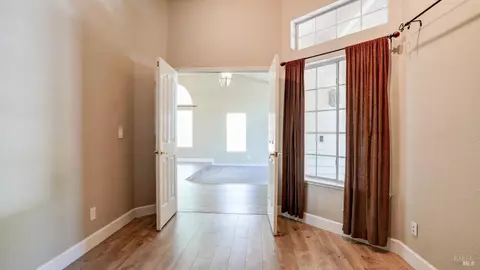 Entry Way - 642 Cougar Ct, Vacaville, CA 95688 photo 2 of 2