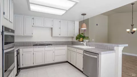 Kitchen - 642 Cougar Ct, Vacaville, CA 95688 photo 4 of 4