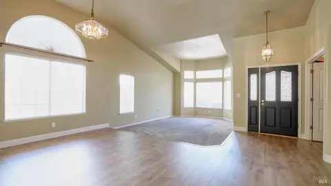 Living - 642 Cougar Ct, Vacaville, CA 95688 photo 1 of 4
