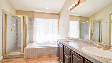 Bath - 642 Cougar Ct, Vacaville, CA 95688 photo 2 of 2
