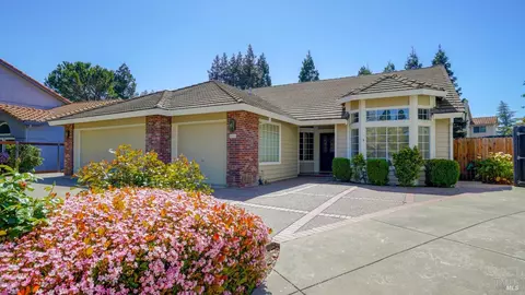 Exterior - 642 Cougar Ct, Vacaville, CA 95688 photo 2 of 17