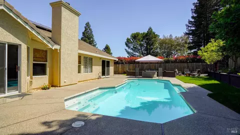 Exterior - 642 Cougar Ct, Vacaville, CA 95688 photo 7 of 17